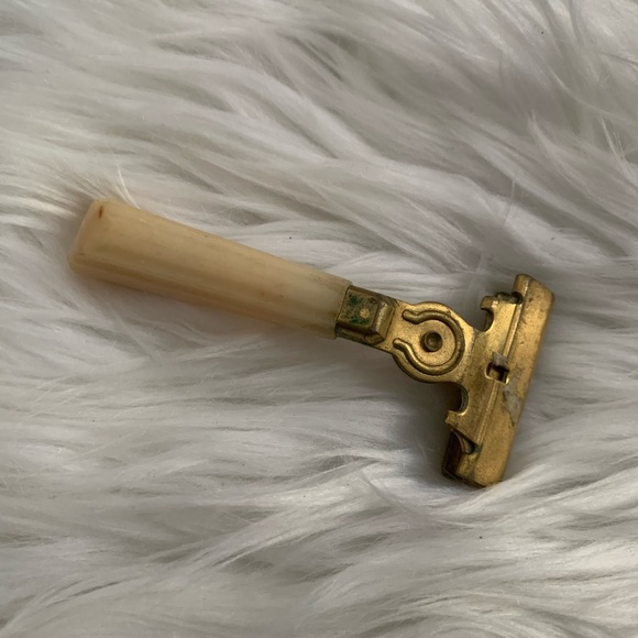 Vintage razors with vintage blades. Great for XMAS gift! - Picture 2 of 5